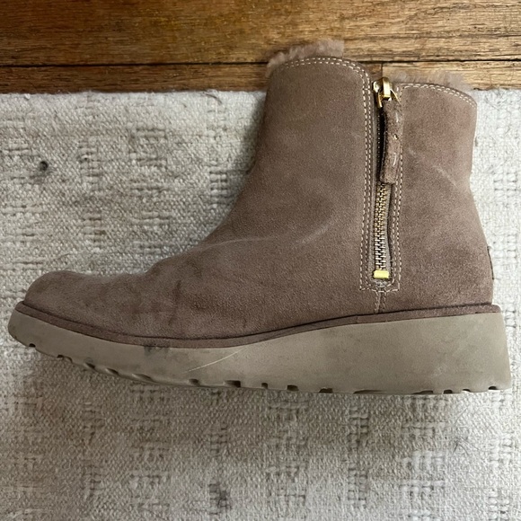 UGG Shala Wedge Boot Size 7 - Picture 2 of 7